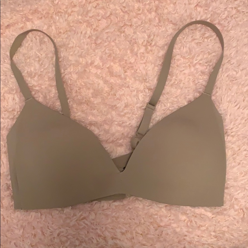 Wireless everyday tee shirt bra